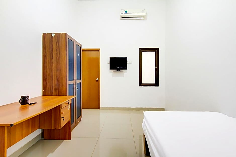 OYO Life 89990 Kost Waterfront 75 Sub