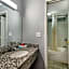 Econo Lodge Inn & Suites I-64 & Us 13