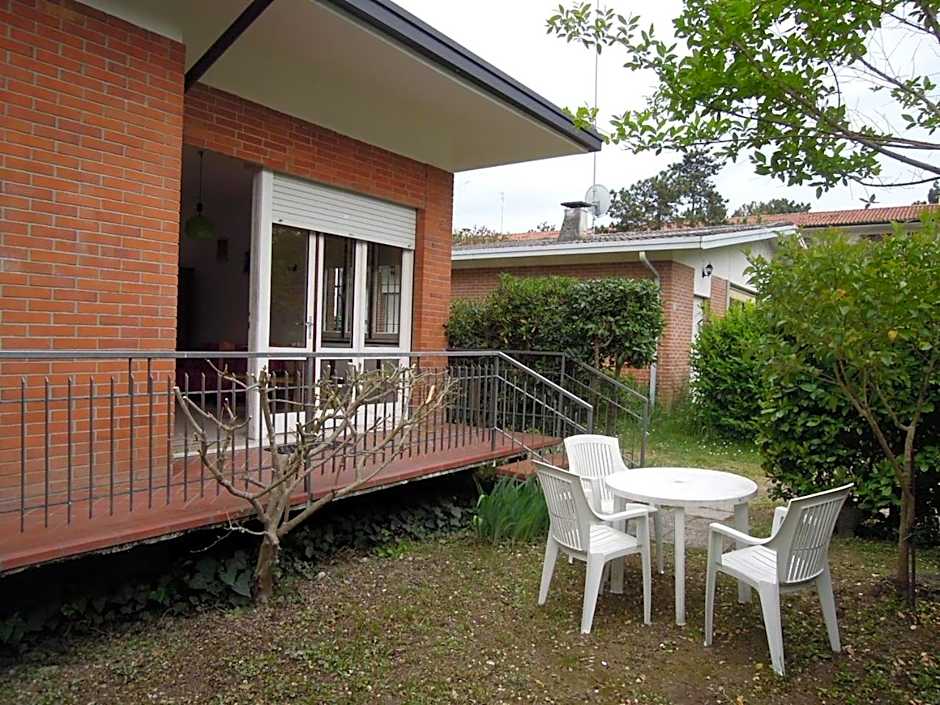 Nice flat with garden and parking