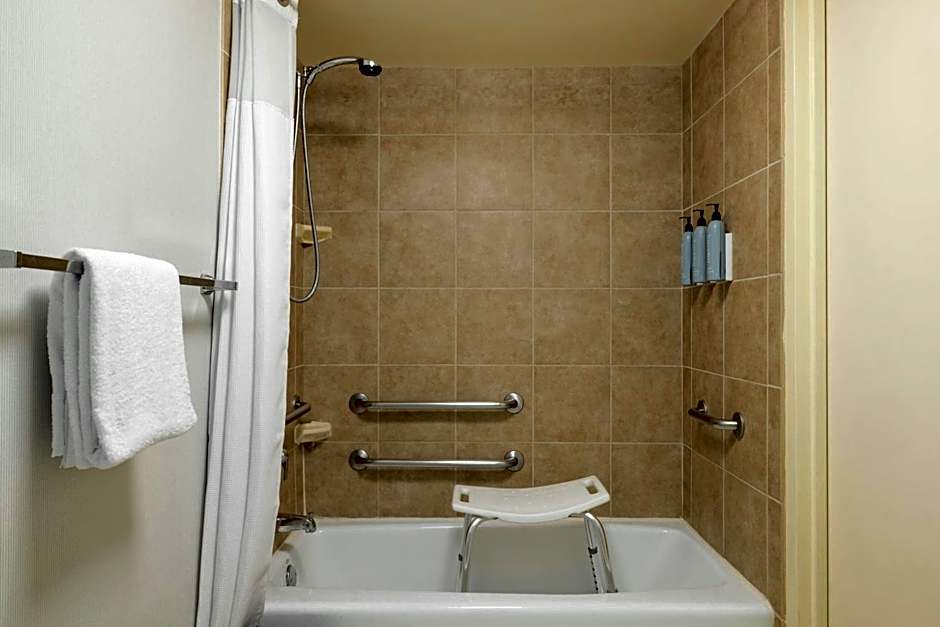 Courtyard by Marriott Tysons McLean