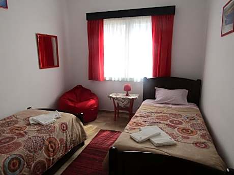 Standard Twin Room with Shared Bathroom