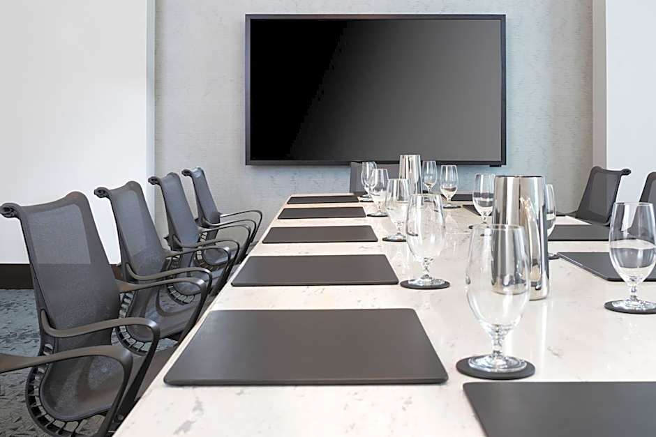 Le Meridien Columbus, The Joseph