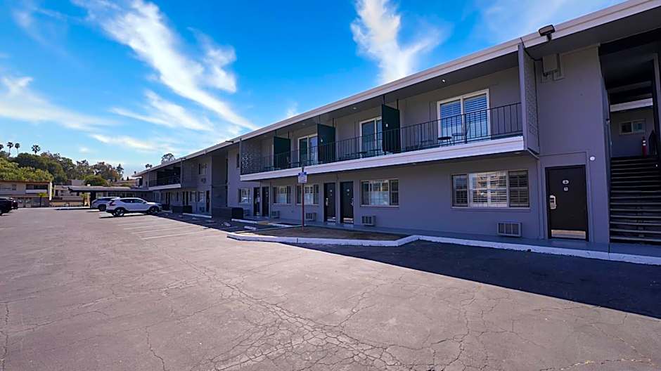 SeaSide Inn & Suites