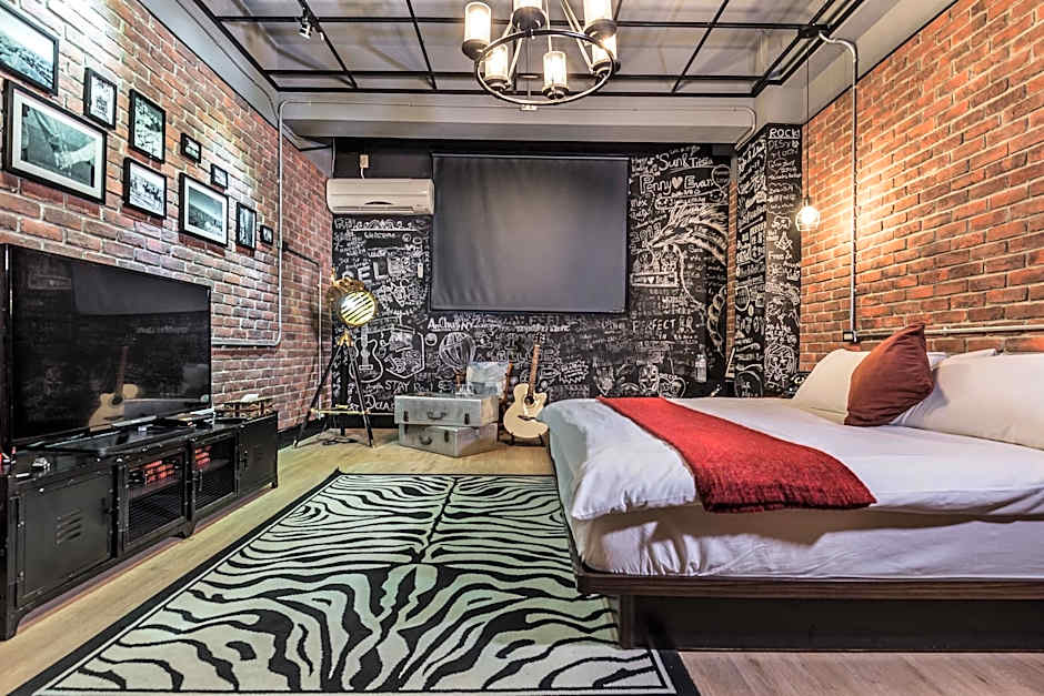 Photo 1 of 18 of Loft