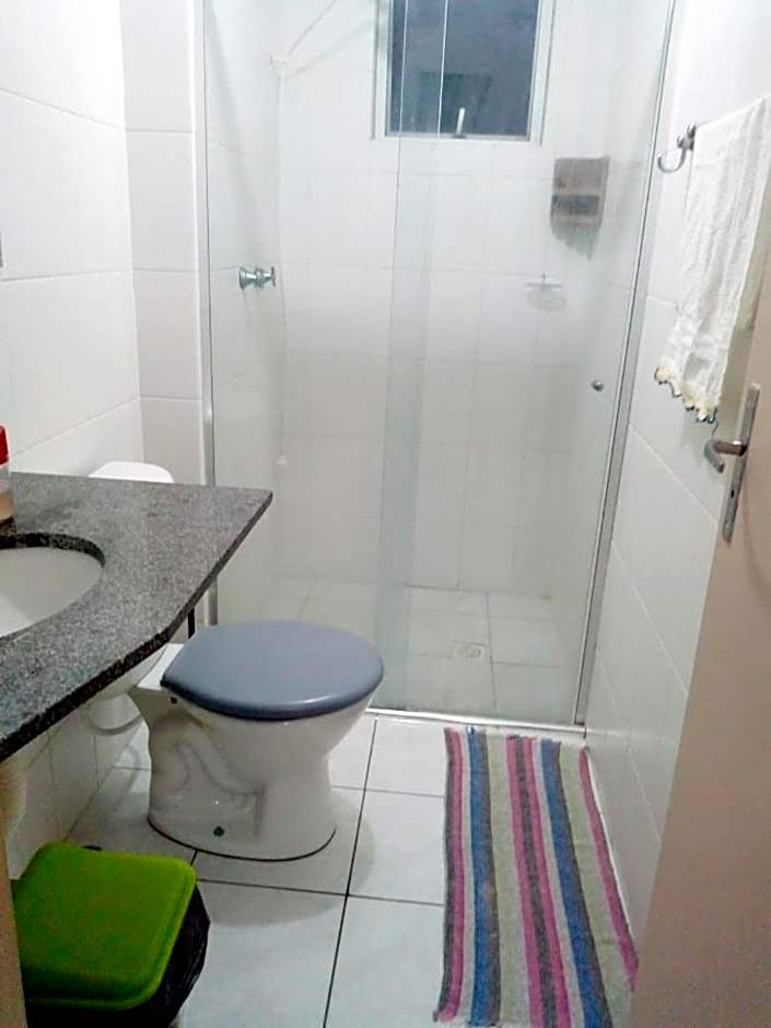 APARTAMENTO 10 min de CRICIUMA em IÇARA-SC - 2 quartos - 3 Ar-Condicionado split - Cozinha equipada - Banheiro - Garagem coberta e Wi-Fi - Anfitriã Superhost no BnB