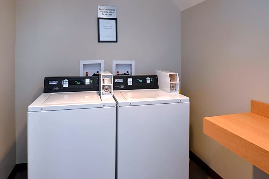 Fairfield Inn & Suites by Marriott Arlington Near Six Flags