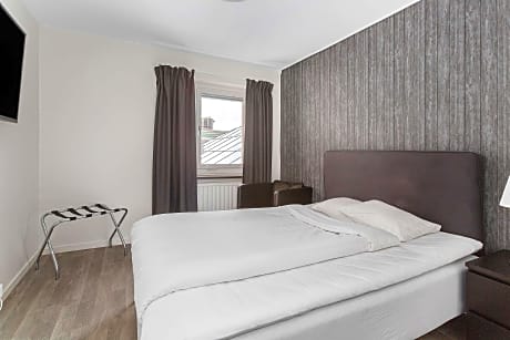 1 Single Bed, Non-Smoking, High Speed Internet, Mini Bar, Full Breakfast