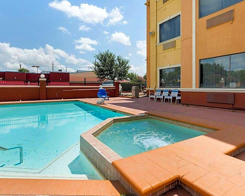 Quality Suites Houston NW Cy-Fair