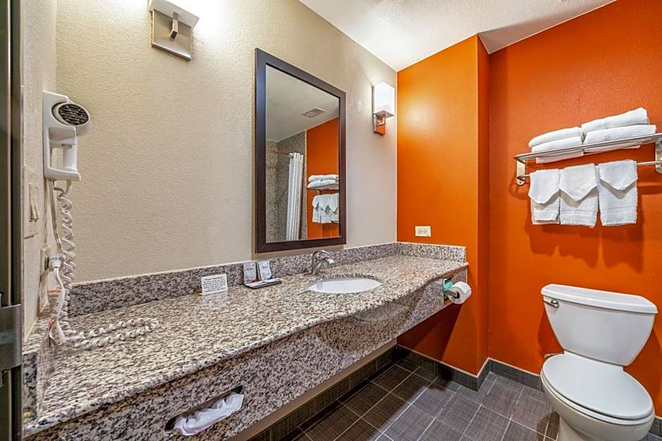 Restwell Inn & Suites I-45 North