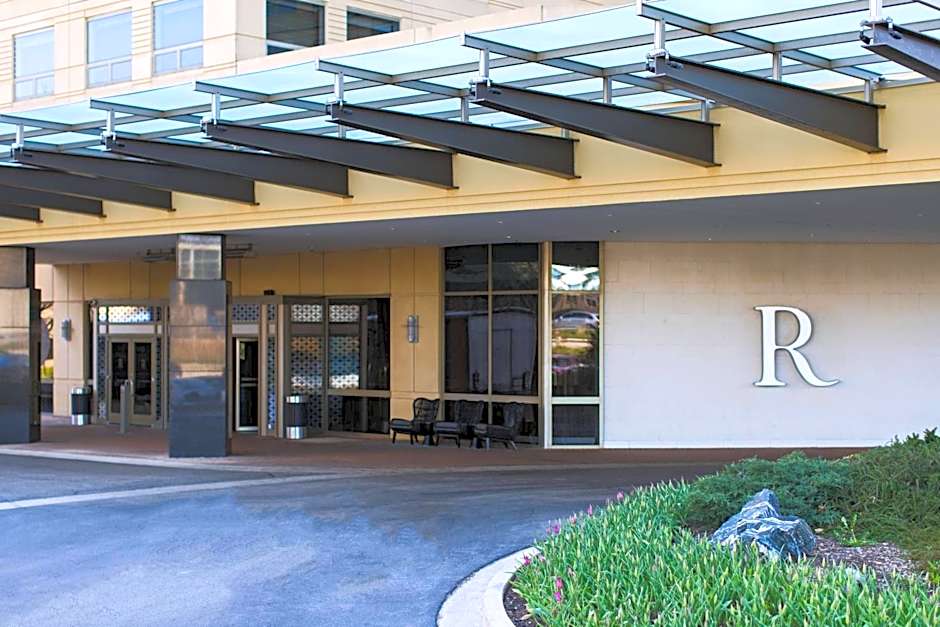 Renaissance by Marriott Chicago O'Hare Suites Hotel