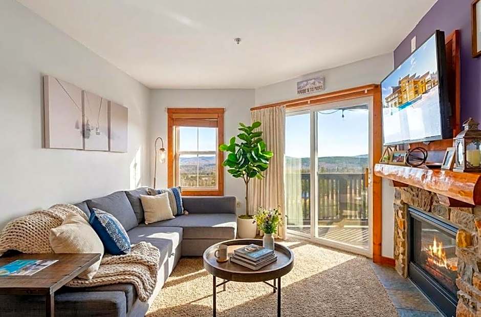 HH 207 Ski-InOut Sunrise Views Village Steps Sleeps 4