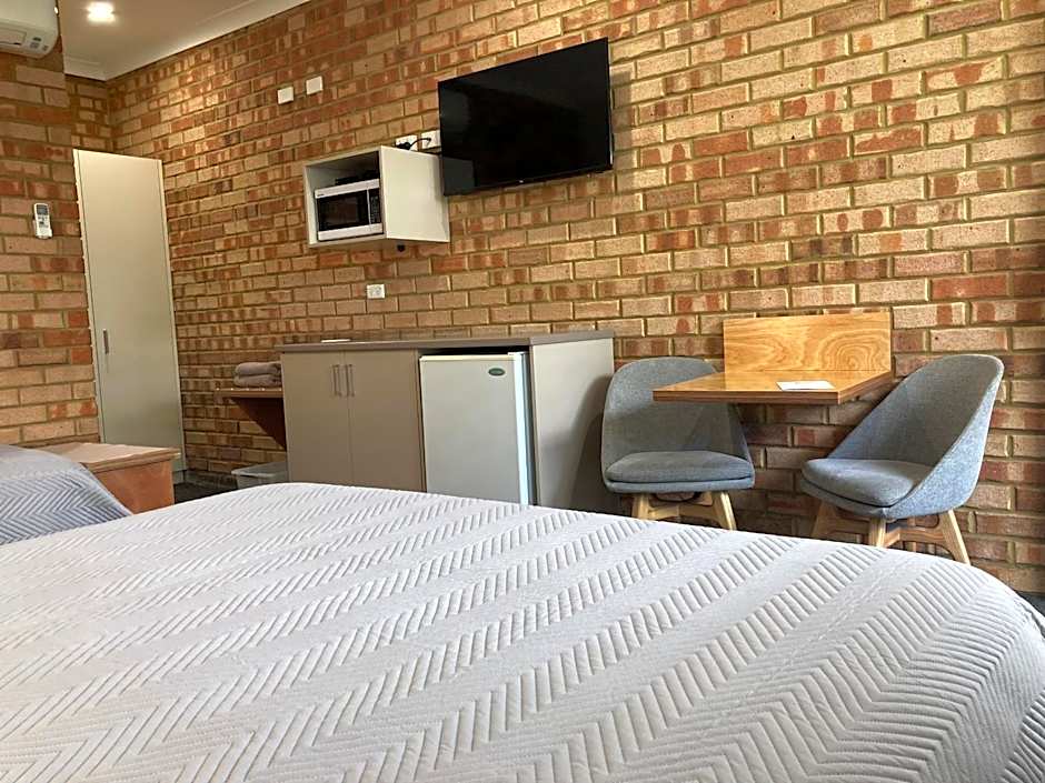 Edge Of The Forest Motel