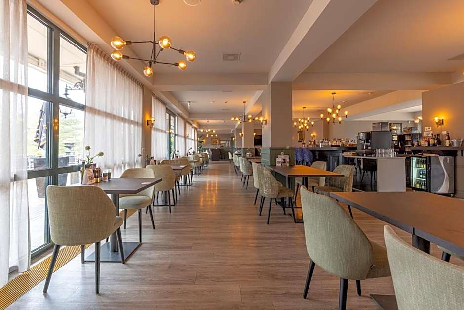 Fletcher Familiehotel De Hunzebergen