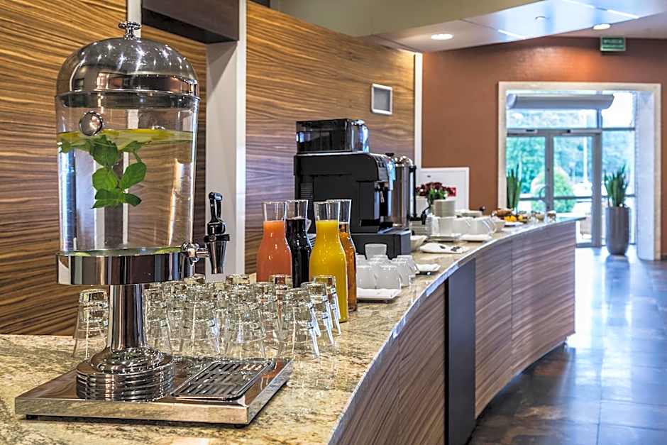 Hotel Victor Pruszkow DeSilva