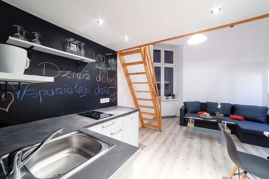 2 Nights Apartments - great location, right next to Main Rail and Bus Station, 10 min to Main Square by foot