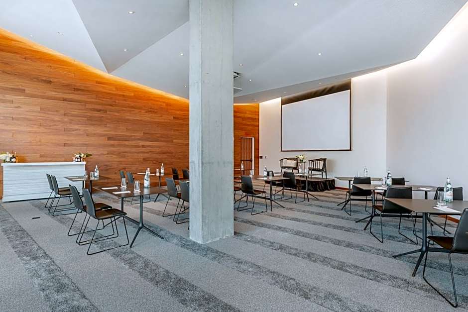Cambria Hotel Boston Downtown-Seaport