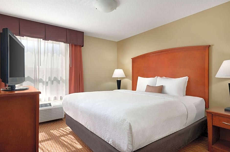 Days Inn & Suites by Wyndham Sherwood Park Edmonton