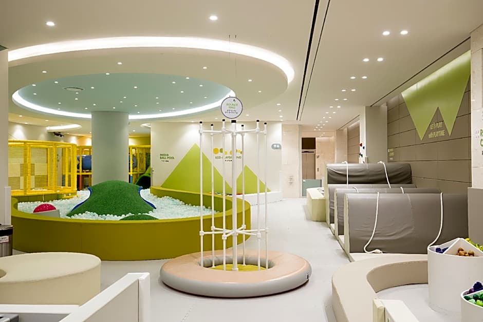 Marriott Jeju Shinhwa World Hotel