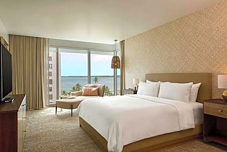 One Bedroom Apartment, 1 Bedroom Apartment, 1 King, Non-Private Sofa Bed, Partial Ocean View