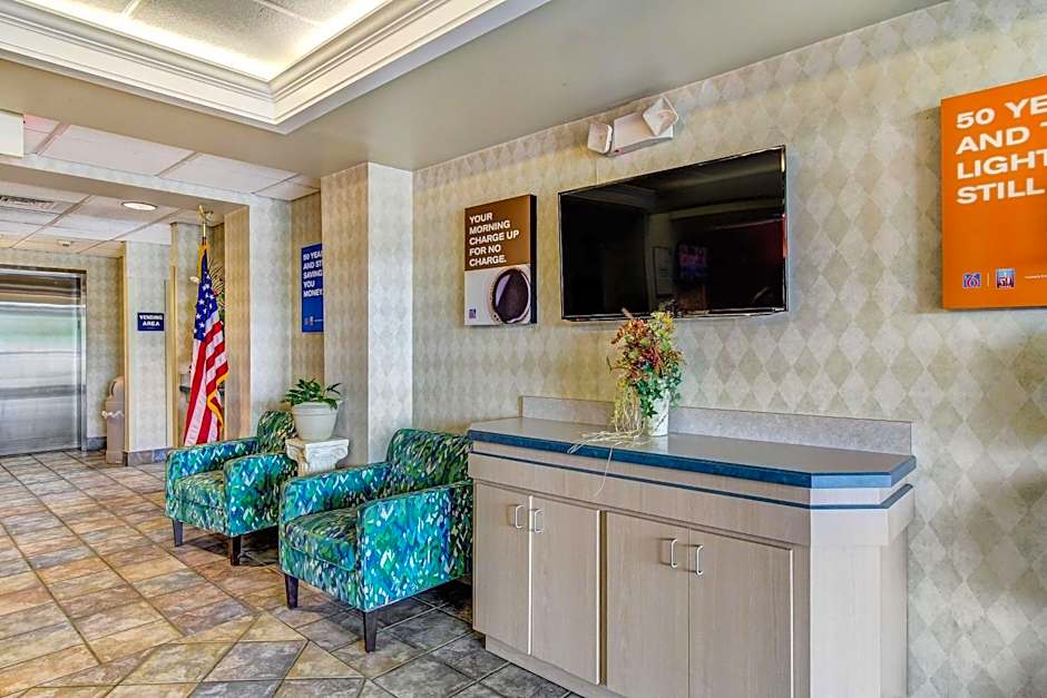 Motel 6-Medina, OH - Cleveland