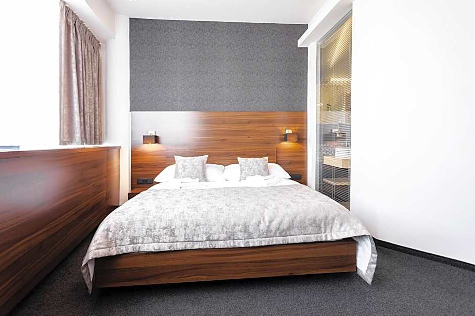 Tempus Club Garni Hotel