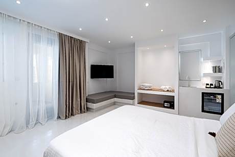 Sea View Suite B2 with Private Heated Pool and Steam Room