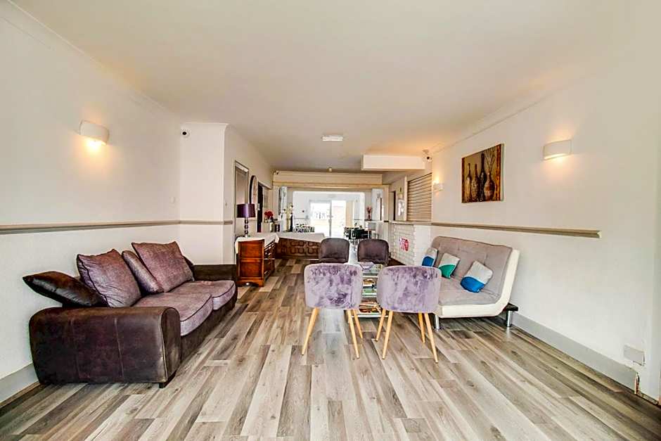 OYO The Longlands Hotel