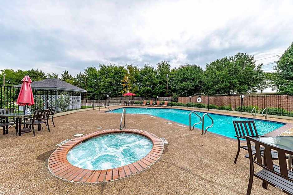 Quality Inn & Suites Canton