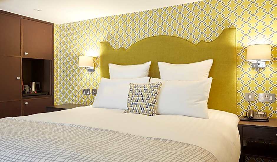 54 Queen's Gate Hotel