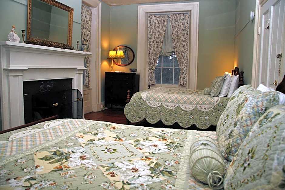 The Lafayette Inn & Restaurant