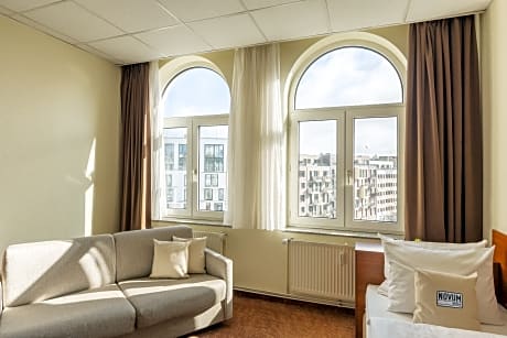 Family room capacity 5