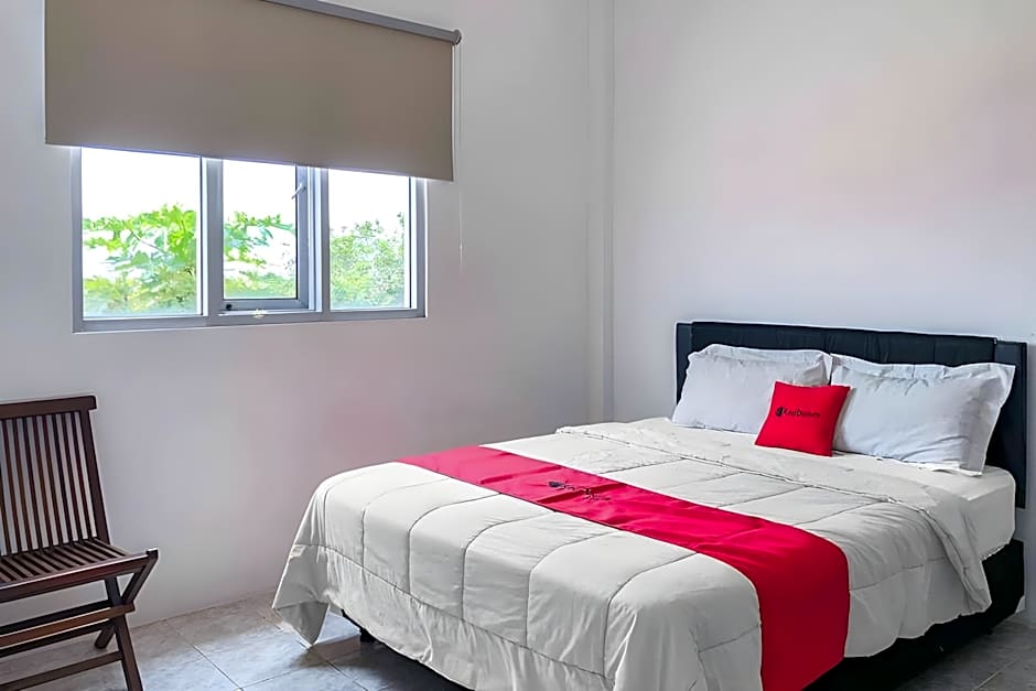 RedDoorz near Eco Green Park Batu