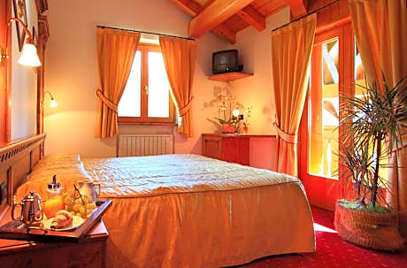 Triple Room with Mountain View