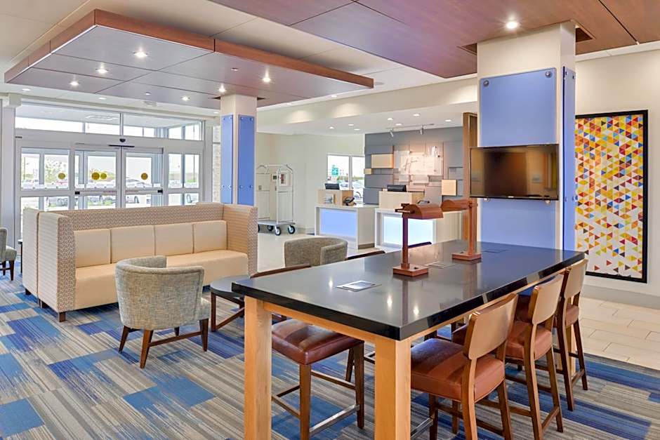 Holiday Inn Express & Suites Madison By IHG