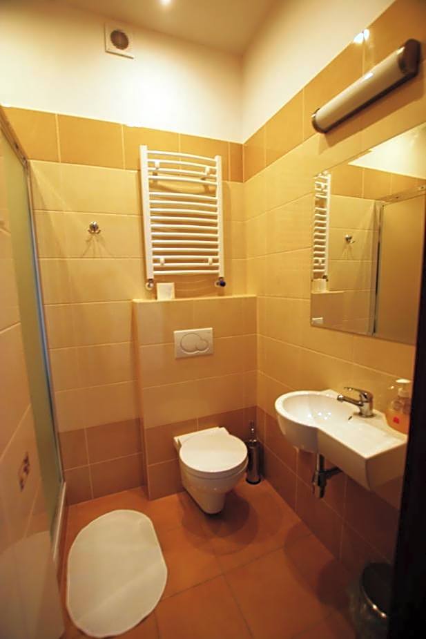 Dom Wycieczkowy PTTK "TURYSTA"