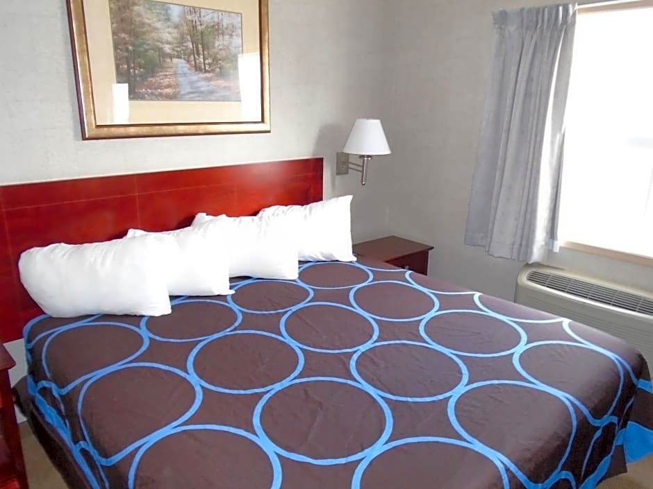 Super 8 by Wyndham Red Deer City Centre