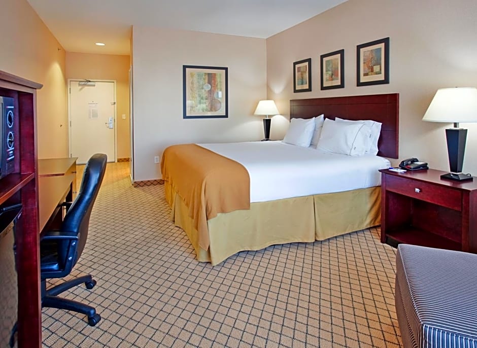 Holiday Inn Express Hotel & Suites Wichita Airport, an IHG Hotel