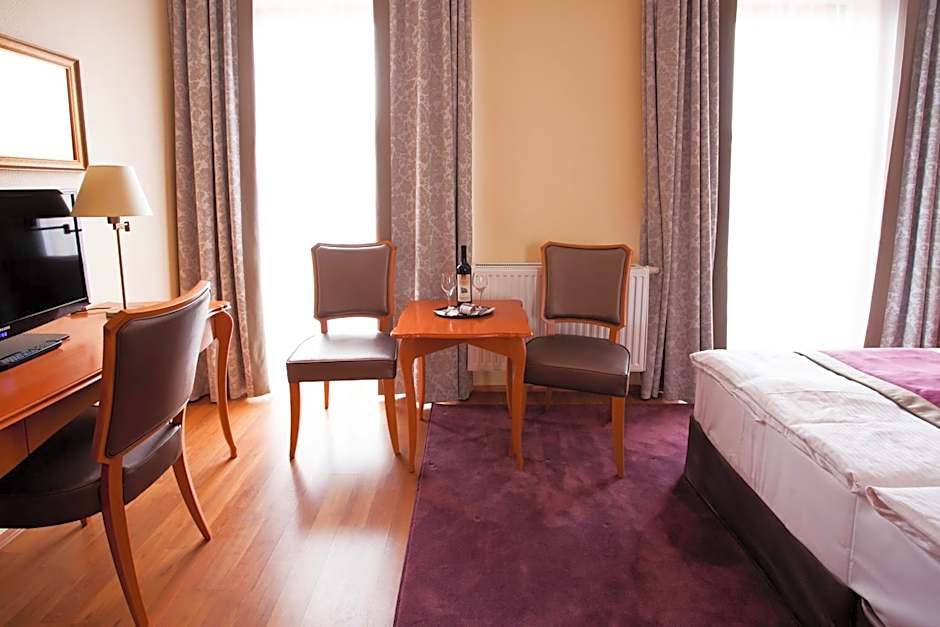 Pannonia Hotel