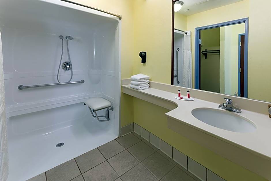 Days Inn & Suites by Wyndham Union City