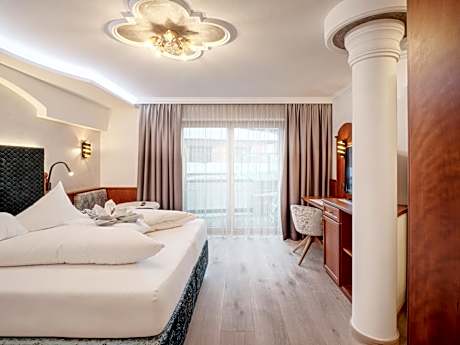 Deluxe Double Room with Shower