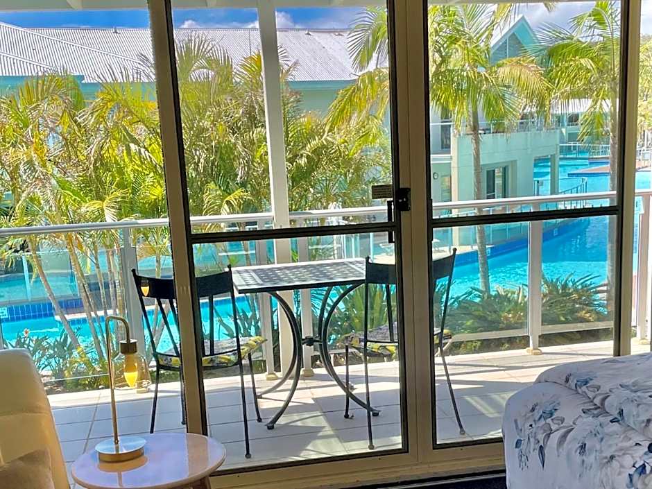 Oaks Pacific Blue 349 fantastic pool