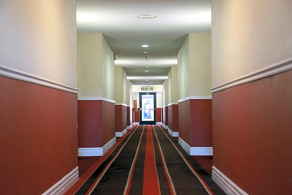 Ramada by Wyndham Fresno North