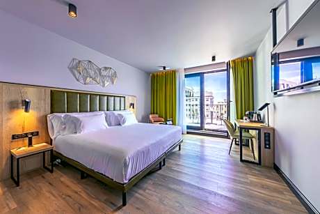 Deluxe King Room with View