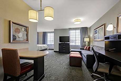 Studio Queen Suite with Communications Accessible Tub