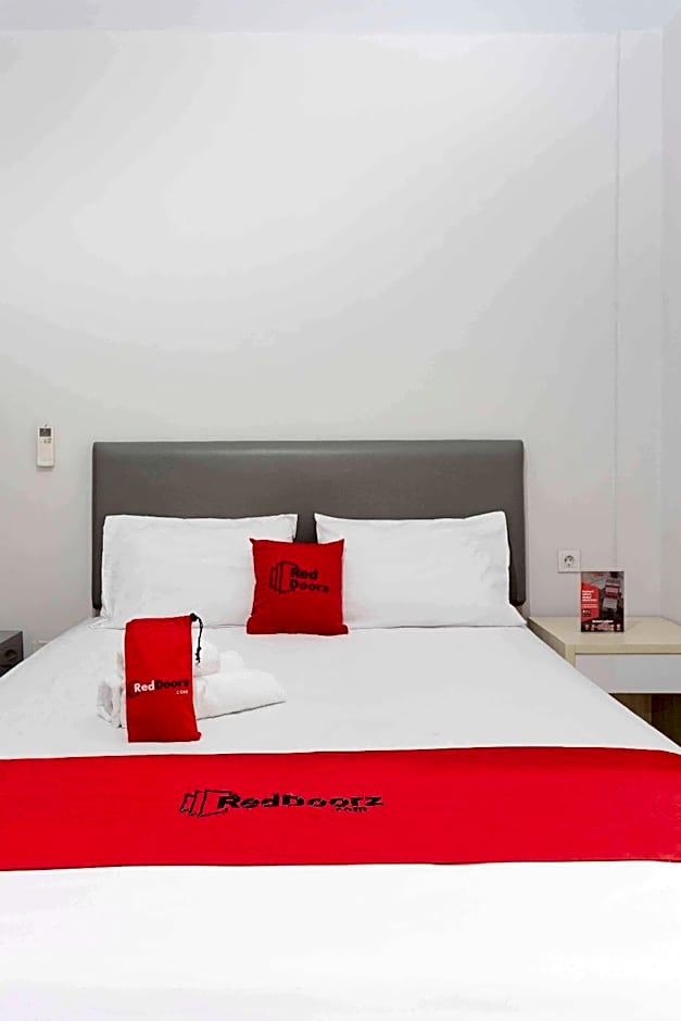 RedDoorz Plus near Cilandak Town Square 2