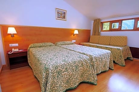 Double Room (2 Adults + 2 Children) - Breakfast Included
