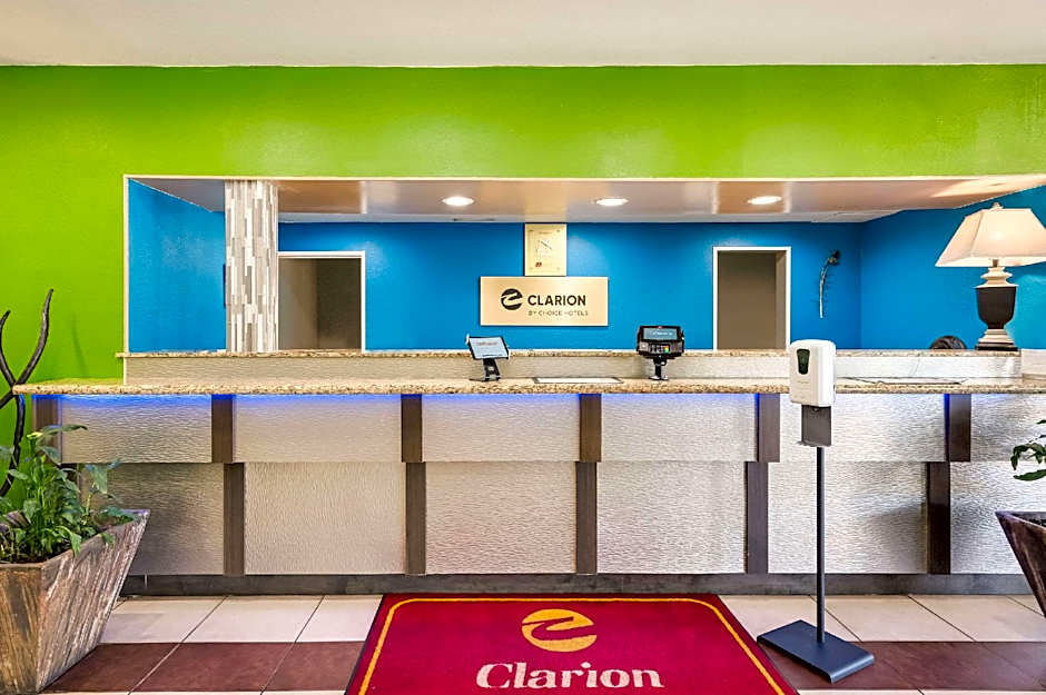 Clarion Inn & Suites Russellville I-40