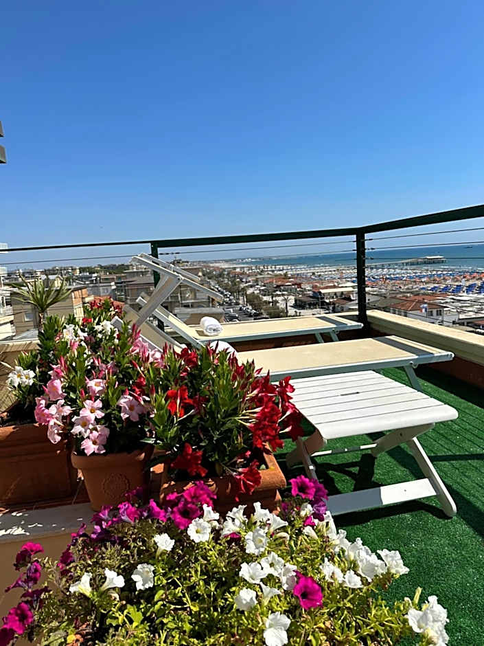 Piccadilly Penthouse with Jacuzzi