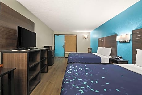 2 Double Beds, Smoking