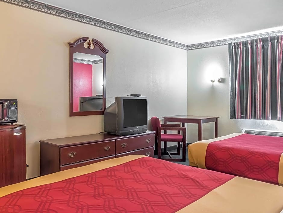Econo Lodge Airport